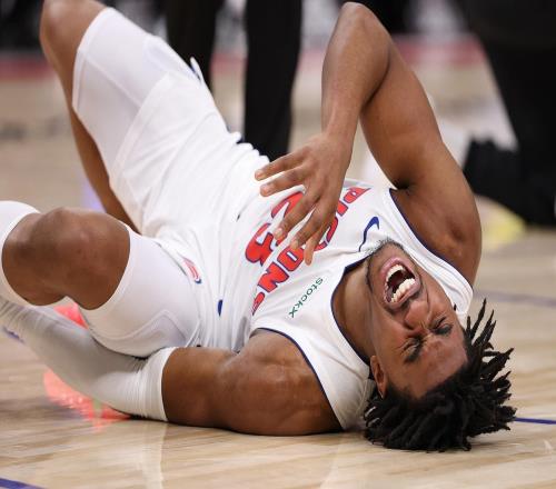 賽季報銷后，突然被裁！昔日NBA5號秀，被傷病毀掉生涯