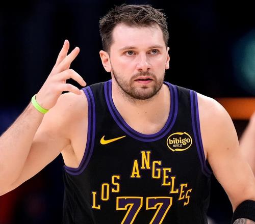 42分5板12助0失誤！東契奇一戰(zhàn)刷爆多項NBA紀(jì)錄，三分王有懸念了