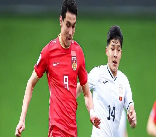 他在大連英博本賽季一球未進，卻在國青爆發，三破澳大利亞大門