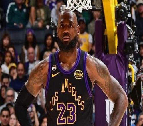詹姆斯生涯總勝場數達到1229場超越賈巴爾獨占歷史第一