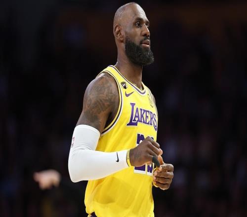 ESPN：聯(lián)盟多位消息人士建議詹姆斯前往掘金，與約基奇聯(lián)手