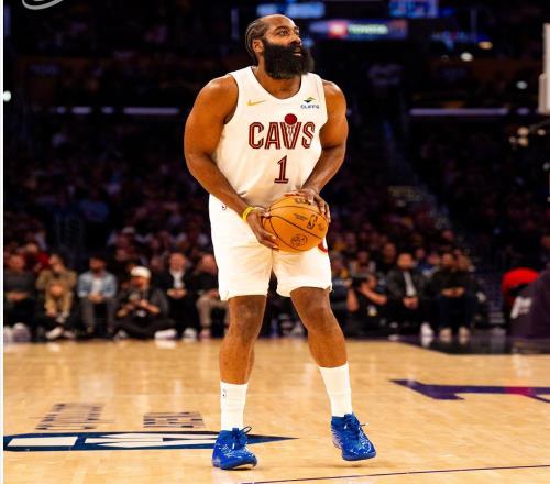 能爭冠了！湖人127113騎士，哈登17+3東契奇42+5+12！