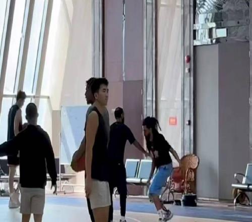 真不是愚人節玩笑，同曦直播J.Cole跟隊訓練