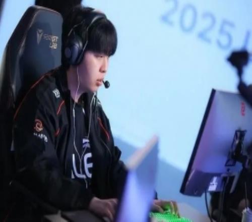 Kanavi：個(gè)人偏向折磨對面打野來拉開差距，隊(duì)友判斷越塔收益更高