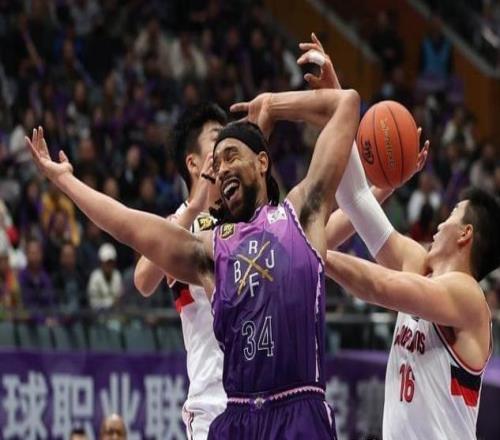 CBA常規賽北控主場一分險勝廣州團隊合力守住勝利果實