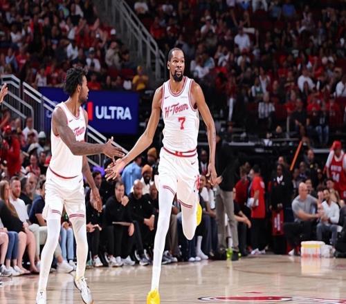 才剛打了幾場(chǎng)好球，火箭鋒線(xiàn)新星的狀態(tài)突然間又跌落到了谷底