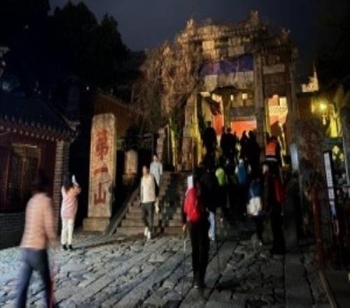 登泰山！互動主持十月：爭取在天亮之前蠕動到山頂好嗎好的！