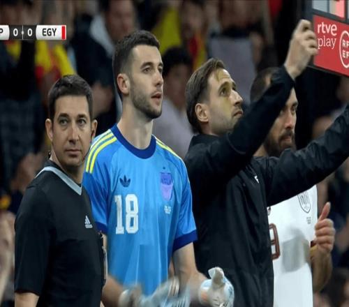 巴薩門將霍安加西亞完成國家隊(duì)首秀，有人歡呼有人辱罵