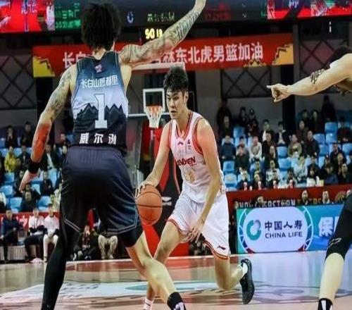 CBA殺出大黑馬！攻擊力全聯(lián)盟第2，連超京魯升至第4，老帥太猛了