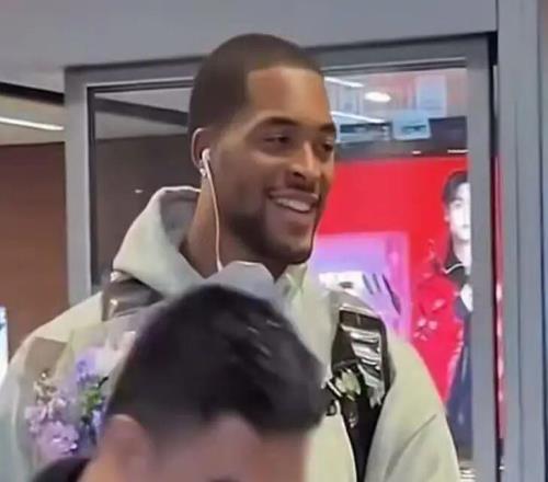 遼寧隊新簽內(nèi)線外援，目標季后賽四強趙睿再次遭遇腿部拉傷