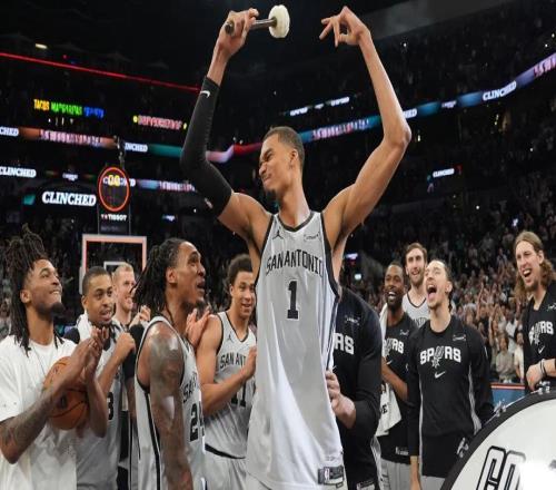 打臉成功！文班30分鐘狂砍41+16，8分40秒啊，又創(chuàng)造歷史