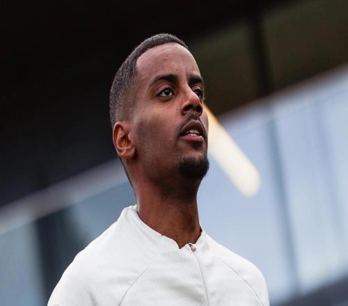 好消息，斯洛特：伊薩克將于周四回歸合練