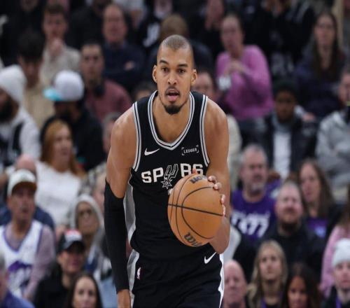 75！這就是文班和鄧肯的區(qū)別，22歲的他已改寫馬刺隊(duì)史