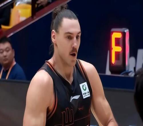 逆襲！他被魚腩拋棄，重返CBA，3戰轟67分，廢材變大腿，邱彪血賺