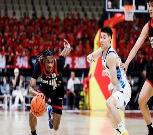 109比94爆冷衛(wèi)冕冠軍！CBA又殺出一爭(zhēng)冠黑馬：1數(shù)據(jù)完爆四大強(qiáng)隊(duì)