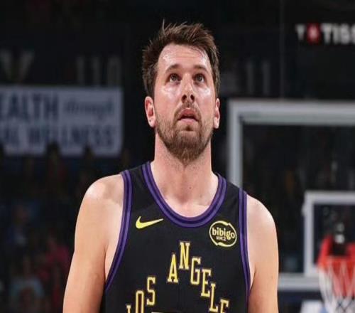 突然受傷退賽！東契奇遭遇拉傷，湖人吞下慘敗！