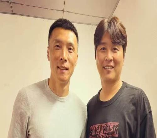 于大寶曬與李同國合影，中韓傳奇前鋒同框