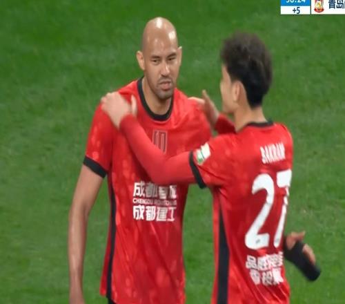生日夜連進3球，費利佩時隔兩年再次在中超上演帽子戲法