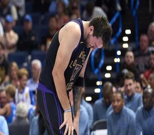 東契奇64場場均33.5分位列第一，因傷常規(guī)賽報銷無緣各項獎項評選