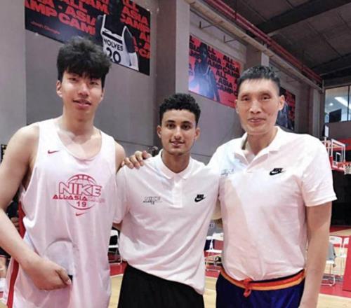 他是男籃名宿,拿過籃板王,如今兒子也進CBA,成為頂級中鋒