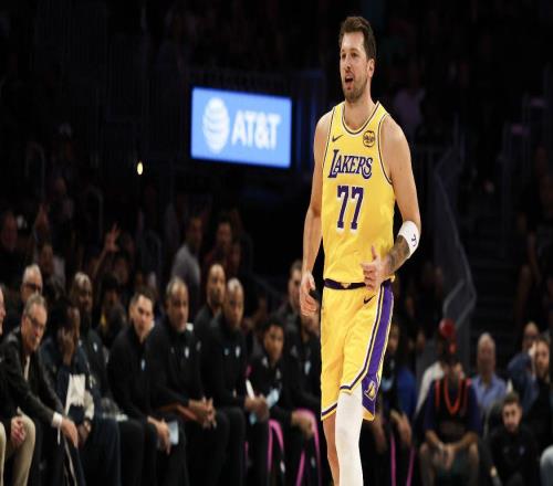 東契奇二級(jí)拉傷，湖人一夜3大消息！將追3大側(cè)翼+5年2.2億續(xù)小里