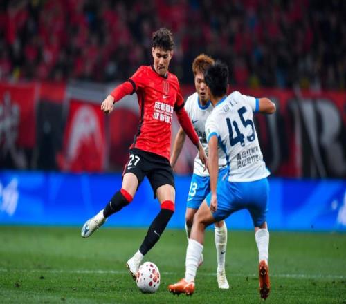 攪和型射手！23歲蓉城紅星替補(bǔ)10分鐘造2球4天前為國(guó)足半場(chǎng)造2紅