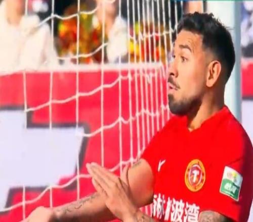 中超爭議判罰！孔特手球送點，復刻馬德魯加，國安球員集體不滿