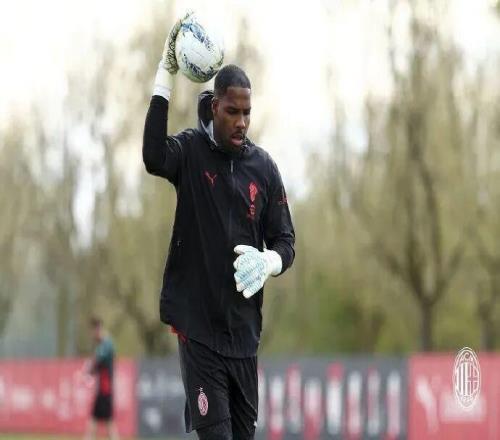 記者丨邁尼昂與托莫里參與米蘭合練