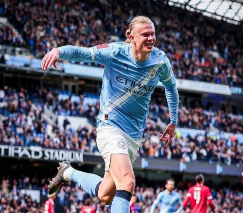 哈蘭德搖擺慶祝！短短8分鐘：點球+頭球轟炸利物浦2次送禮