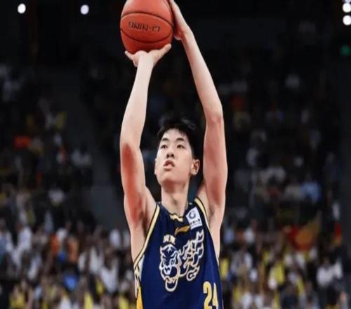 廣東大勝?gòu)V廈！奎因功臣，徐杰穩(wěn)節(jié)奏，崔永熙鎖防守，2將展價(jià)值