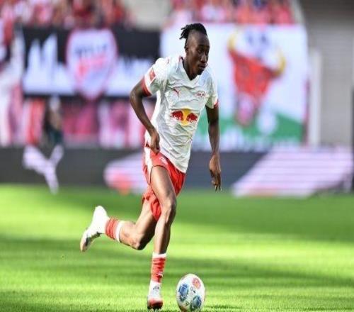 每體：巴薩關注萊比錫邊鋒迪奧曼德，但現階段難完成這筆轉會