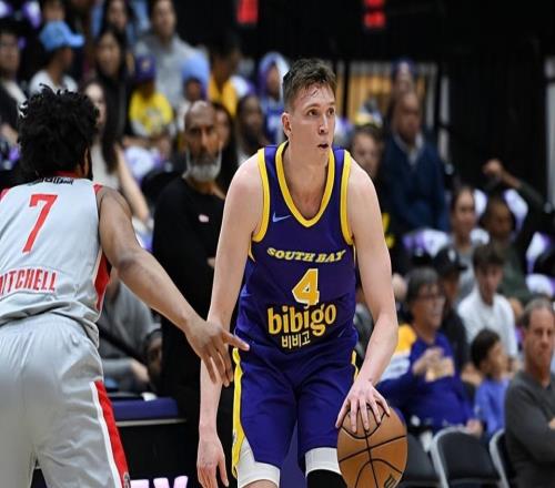 進攻端終于回暖了，但湖人側翼新星卻也出現了離譜的8次失誤