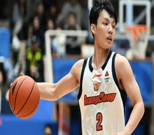 山東男籃99比86戰勝廣東，國字號后衛對決高詩巖完勝胡明軒徐杰