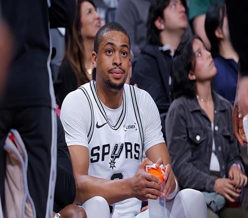 近來狀態有些不太穩定！馬刺替補側翼大將需要及時找回水準才行