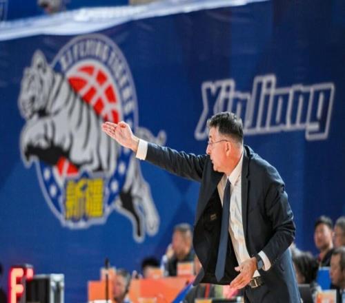 正式確定！新疆男籃裁掉歐洲名帥，執(zhí)教戰(zhàn)績(jī)7勝14負(fù)成輸球替罪羊