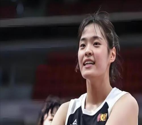 轟17分+2記三分!中國女籃26歲2米王牌進化:宮魯鳴考慮她嗎