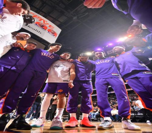 從"末節40分"到"關鍵啞火"！太陽隊布克是救世主還是罪人