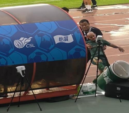 遭加重處罰浙江隊外援2次薅頭發+踹翻贊助商水桶足協開聽證會