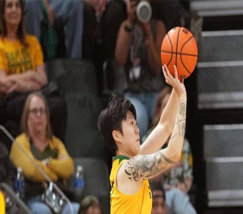 恭喜！中國女籃21歲1米88留洋新星5月歸來：宮魯鳴重用她