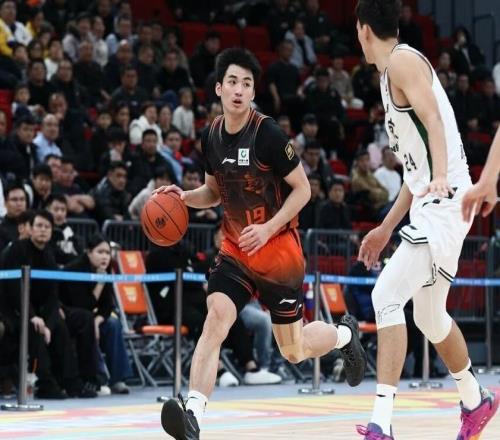 山東男籃迎戰廣東,于德豪意外受傷缺席比賽,三大內線是爭勝關鍵