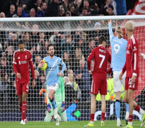 三冠王不是夢(mèng)!差9分:曼城落后卻信心十足,槍手領(lǐng)先卻慌得一逼