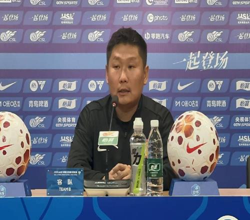 劉建業：感謝重慶遠征球迷希望向余望盡快恢復