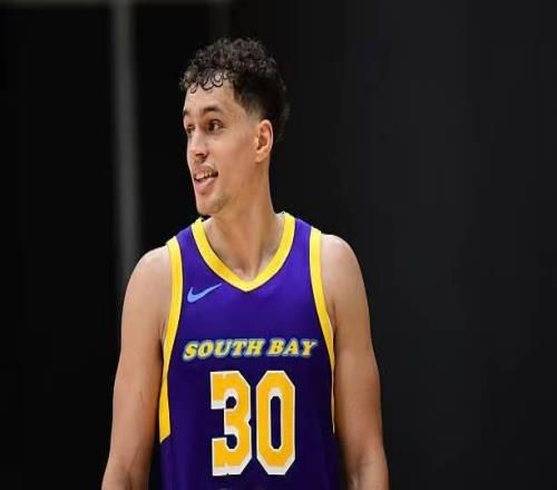 得分能力太糟糕了！湖人在下賽季會留下這位雙向合同防守大閘嗎