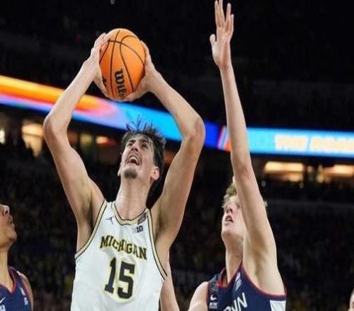 密歇根奪冠2.21米神塔引熱議！名帥放狠話：NBA球隊錯過他必后悔