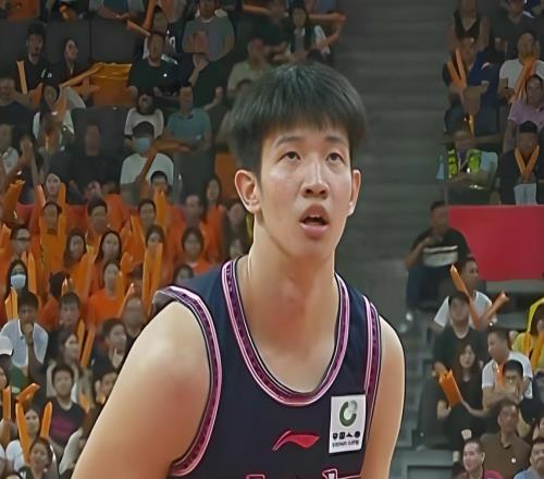 廣東隊天賦最好的球員!被杜鋒棄用,出場0秒球迷:申請轉會