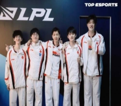 TES發布戰勝AL賽后返圖：初心如炬，再接再厲