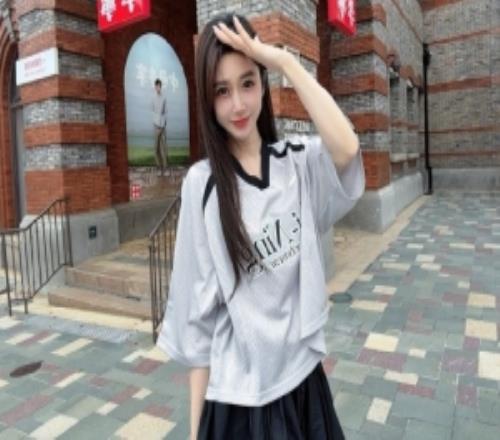 主持人小悠珊珊曬照：8、9號(hào)在深圳主場(chǎng)！12號(hào)上海演播室go