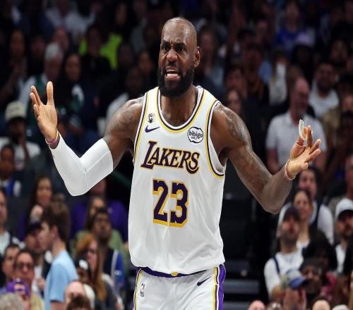 名記:詹姆斯因左腳傷病管理,將缺席今天主場對陣雷霆的比賽