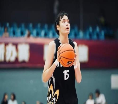 用數(shù)據(jù)說話！26歲內(nèi)線崛起，宮魯鳴可考慮召入她，或扮演女籃奇兵