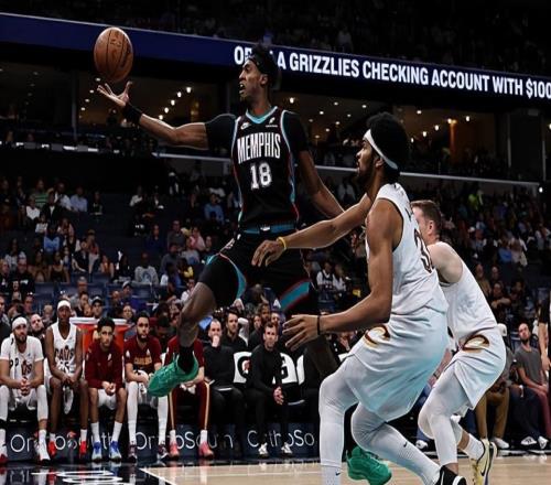 在被獨行俠用延伸條款裁掉后，鋒線新星在灰熊已經站穩了腳跟